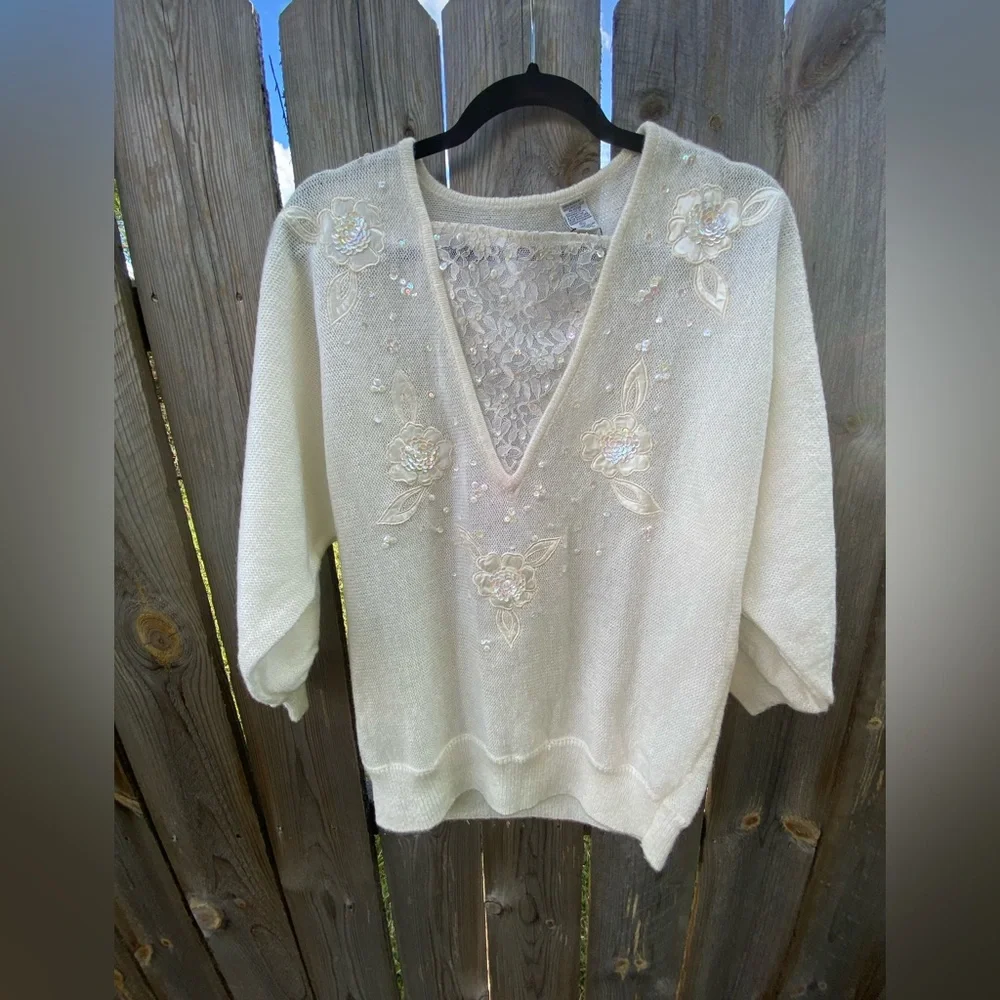 VINTAGE MID CENTURY WHITE FLORAL SEQUINS V NECK BATWING SLEEVE SWEATER-CLASSIC S